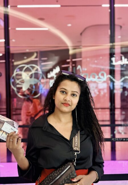 SUNKISSED ESCAPE BLOGGER ABOUT ME (the blogger behind)